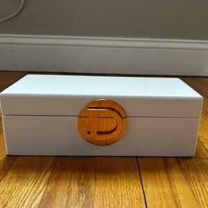 “D” Initial C. Wonder White Box with Gold Detail